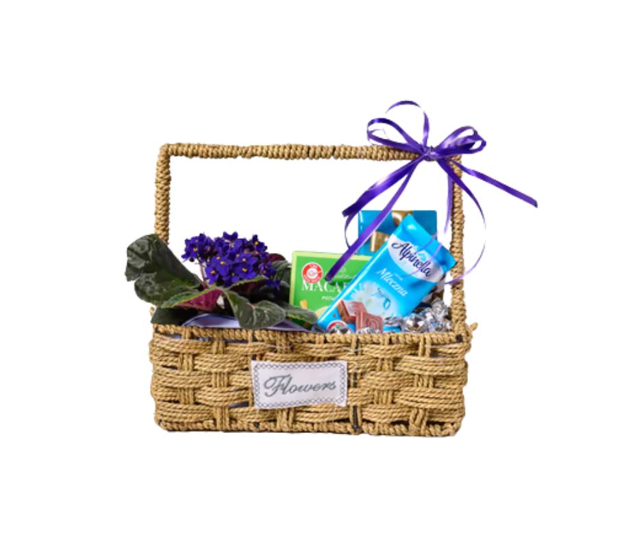 סלסלת מתוקים ועציץ